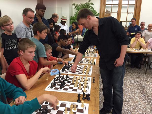 Yannick Gozzoli lors de la Nuit des échecs